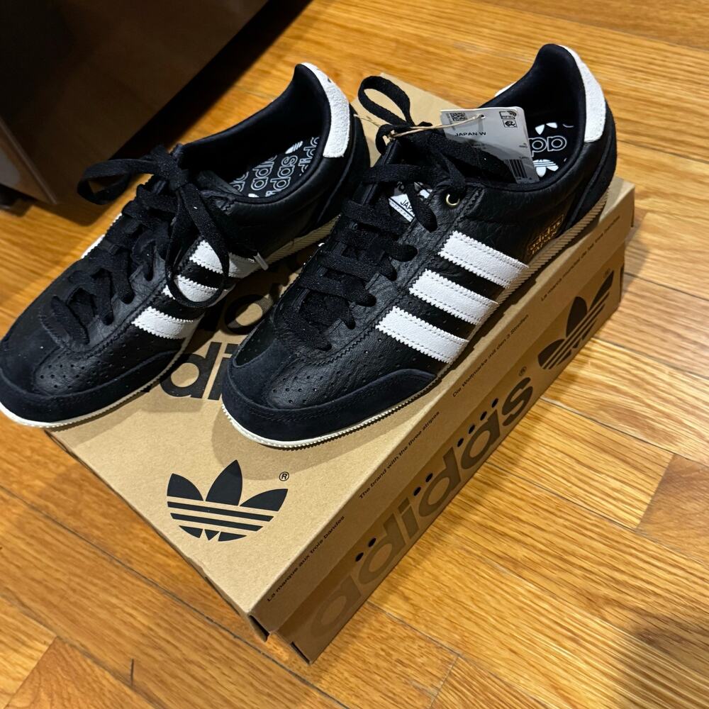 NWT Adidas Originals Japan Low Top Sneaker Size 7.5 Women Black White Gold - Picture 4 of 10